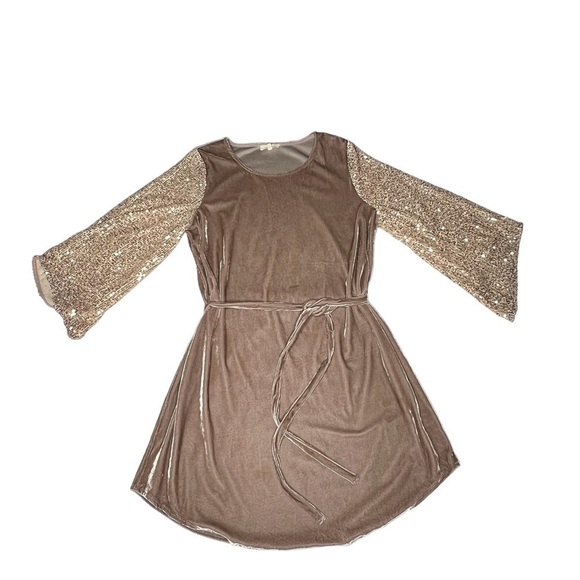 MYSTREE Velvet Flutter Sleeve Sequins Blush Pink Dress Women's Size M - Picture 7 of 16